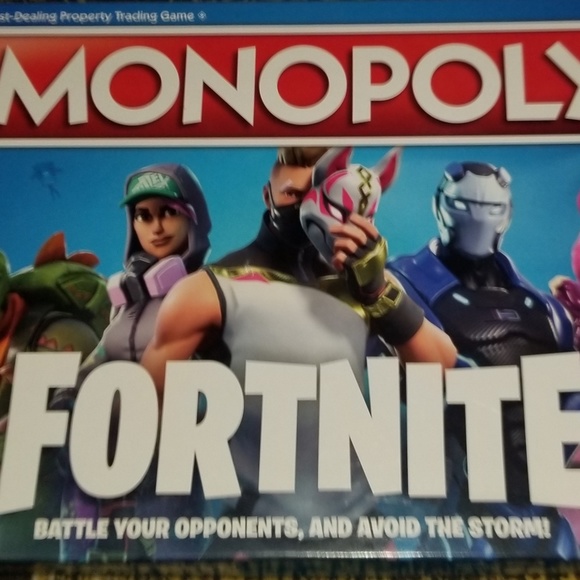 Fortnite edition Monopoly Board Game | 2-7 Players - Picture 4 of 4